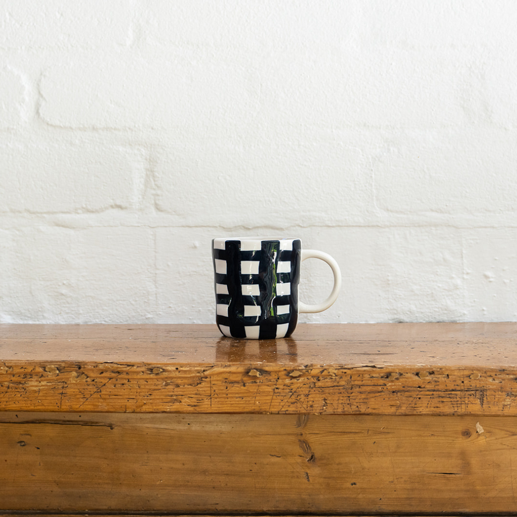 Noss & Co NAVY GINGHAM MUG